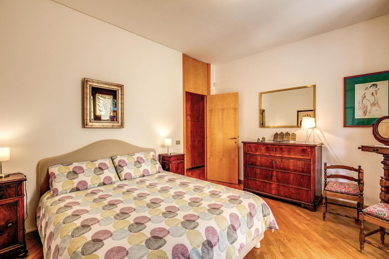 Terrazza Piccolomini: Elegant Stunning View Over Rome/st Peter's Dome Apartment *